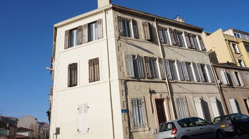 immeuble - A la location T1/2 de 33 m² entièrement rénové Le Rouet 13008 Marseille
