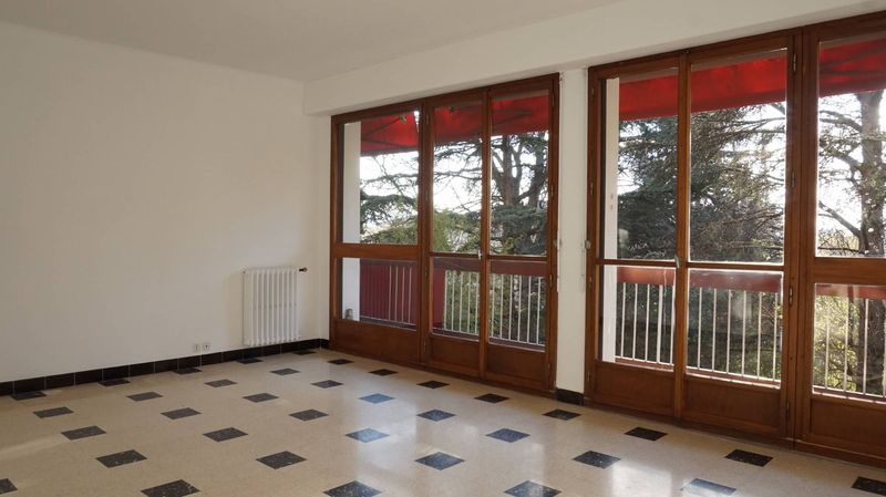 à louer appartement 4 pièces marseille 13012 au coeur d'un parc arboré