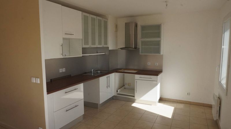 à louer bel appartement 3 pièces secteur de chateau gombert garage parking calme absolu résidence avec piscine