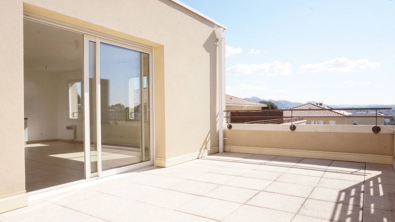 location 13013 chateau gombert type 3 de 62 m² avec terrasse en dernier étage