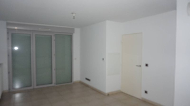 séjour appartement 2 pièces avec terrasse chutes lavie 13004 Marseille