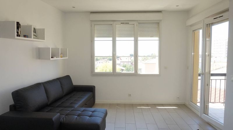 séjour à la location appartement 2 pièces 13012 Marseille Saint Barnabé