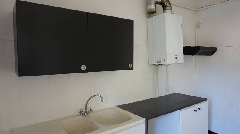 cuisine dans un T2 à la location avec cour privative Marseille 15ème Saint Antoine