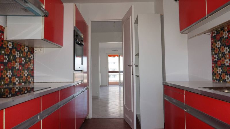 cuisine indépendante dans appartement 4 pièeces à louer Marseille 13012