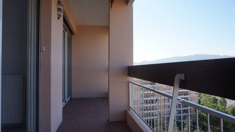 terrasse en 8ème étage vue dégagée 13012 Marseille à la location