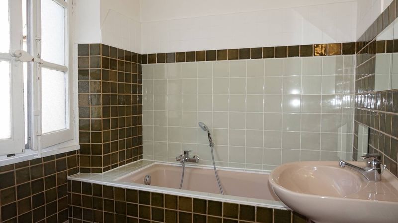 salle de bains  à louer type 2 en duplex 13006 Marseille avec cour privative