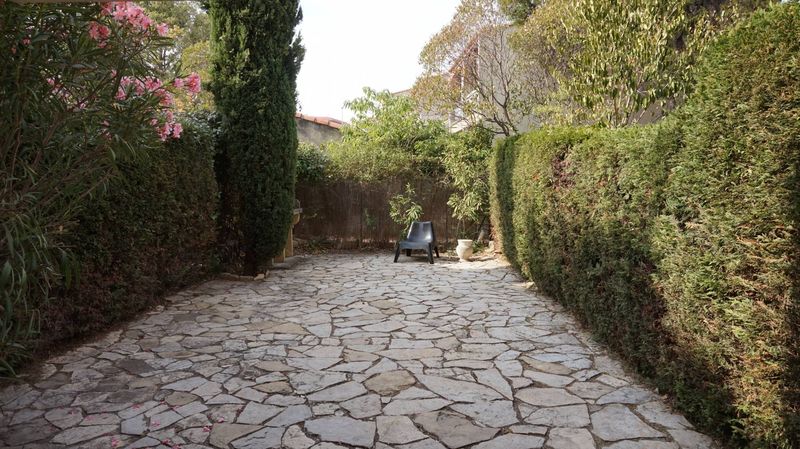 à la location rez de jardin à louer à la ciotat