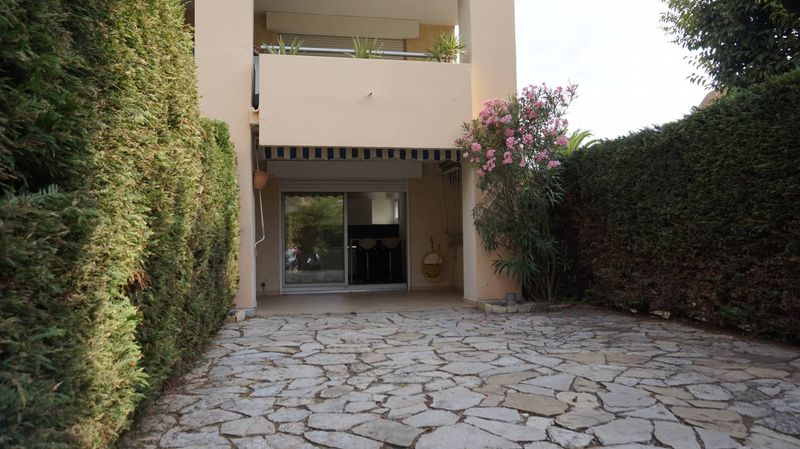 jardin appartement 2 pièces à la location la ciotat