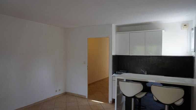 séjour appartement à louer à la ciotat 13600