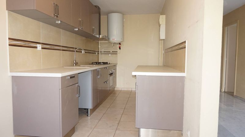 cuisine  A louer appartement 3 / 4 pièces de 82 m² avec terrasse au Parc Dessuard secteur de la Fourragère 13012 Marseille