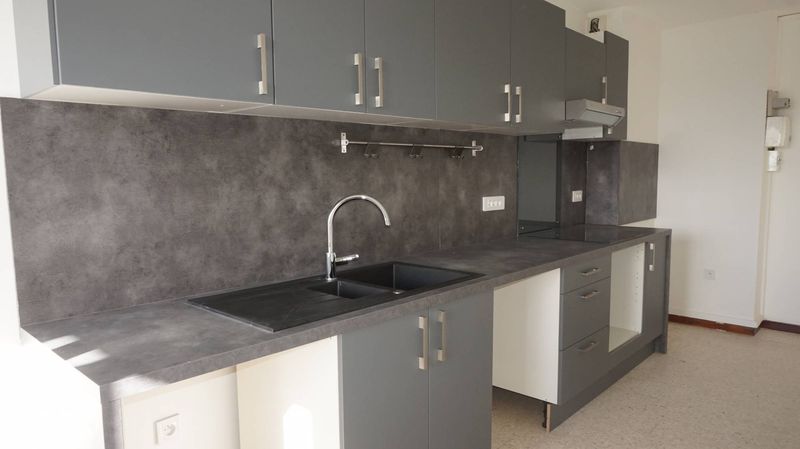 cuisine rénovée appartement à louer marseille 13012 secteur de la fourragère