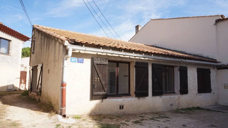 dans maison de ville appartement 3 pièces à louer secteur les caillols 13012 Marseille