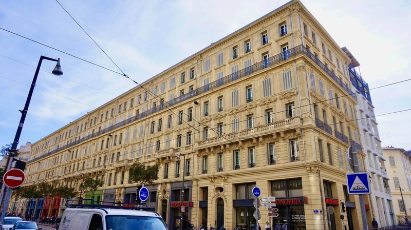 A louer Type 2 38 m² Meublé  Rue de la république 13002 Marseille