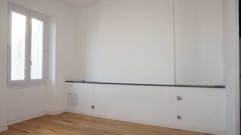 A  louer appartement 3 pièces 90 m² Rue Sainte 13001 Marseille