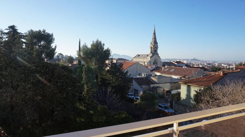 vus sur village Montolivet A louer appartement 4 pièces de 99 m² avec terrasse et places de parking Montolivet village 13012 Marseille