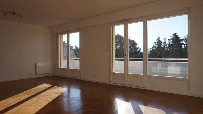 vue dégagée A louer appartement 4 pièces de 99 m² avec terrasse et places de parking Montolivet village 13012 Marseille