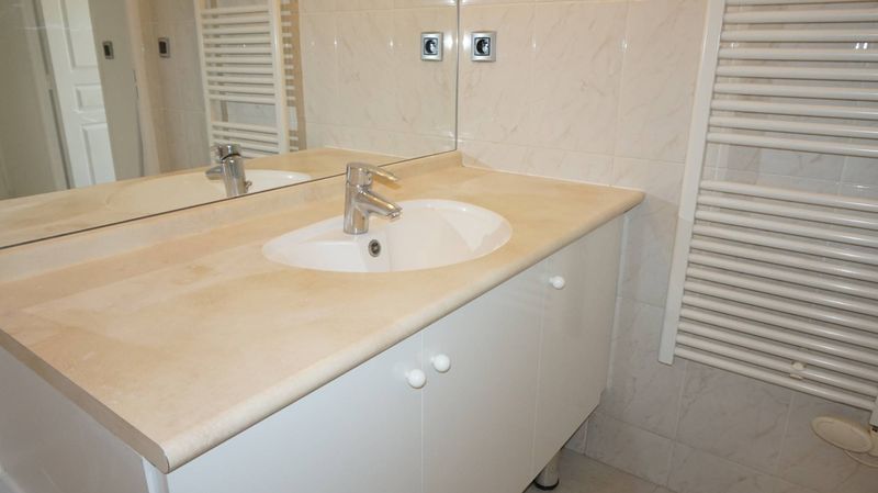 A la location appartement 2 pièces 38 m² avec terrasse et garage 13008 Marseille