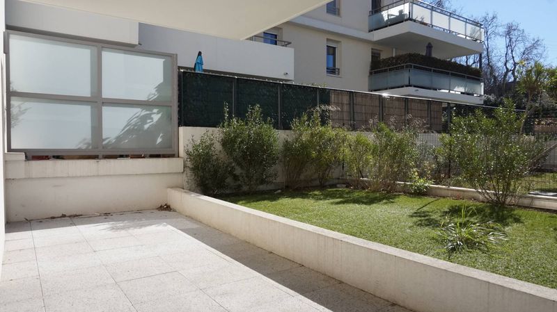 rez de jardin exposition ouest  A louer appartement 3 pièces en rez de jardin avec place de parking La pomme  13011 Marseille