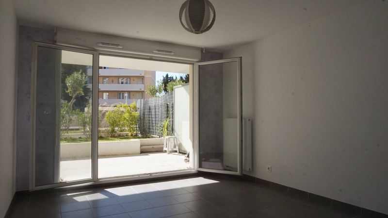 rez de jardin exposition ouest  A louer appartement 3 pièces en rez de jardin avec place de parking La pomme  13011 Marseille