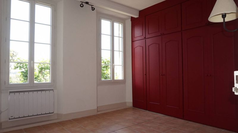 A louer 1er étage d'une maison appartement 3 pièces de 68 m2 avec balcon et parking