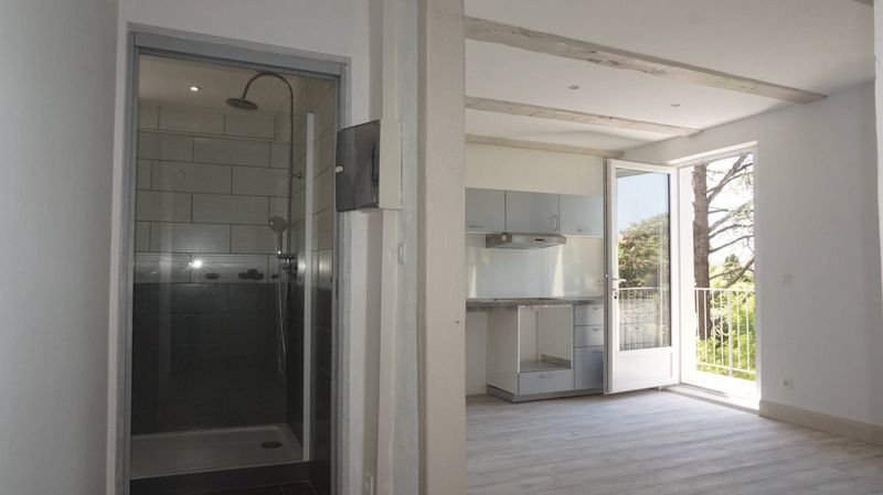 A louer 1er étage d'une maison appartement 3 pièces de 68 m2 avec balcon et parking