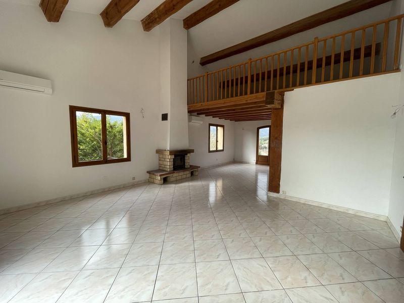 pièce à vivre A louer Maison individuelle de 200 m² sur 1000 m² de terrain 4 chambres, garage 13360 Roquevaire