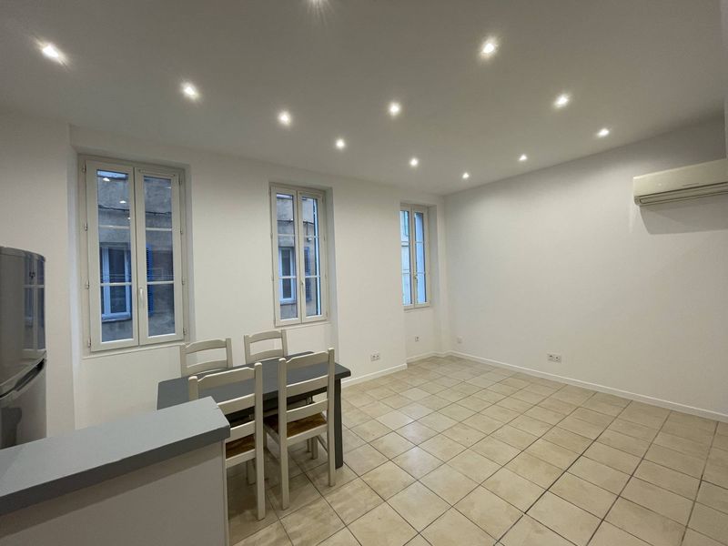 A louer type 1 / 2 de 33 m² sur le port de la Seyne sur Mer Location meublée 83500 Seyne Sur Mer