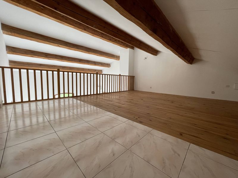 mezzanine A louer Maison individuelle de 200 m² sur 1000 m² de terrain 4 chambres, garage 13360 Roquevaire