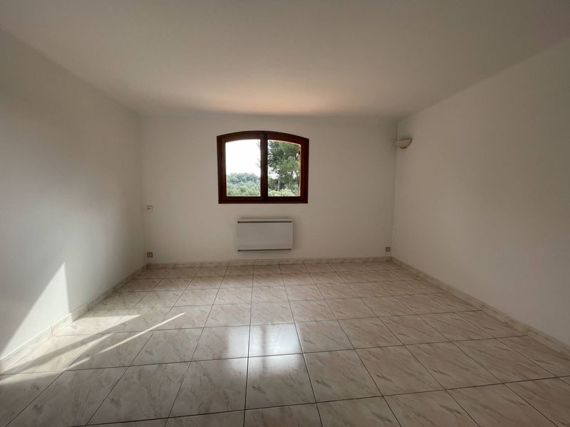 chambre A louer Maison individuelle de 200 m² sur 1000 m² de terrain 4 chambres, garage 13360 Roquevaire