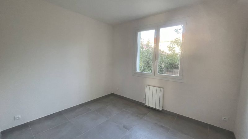 A louer, le 1er étage d'une maison de ville, appartement 3 pièces entièrement rénové avec terrasse, jardin et garage Saint Julien 13012 Marseille