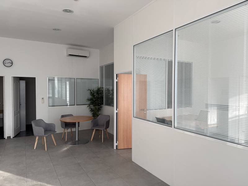 A louer à Châteauneuf les Martigues 13220 bureaux 100 m², plain-pied