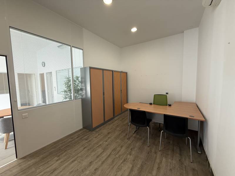 A louer à Châteauneuf les Martigues 13220 bureaux 100 m², plain-pied