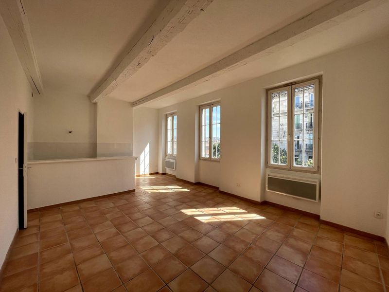 A louer T3 rénové  70 m² Cours Julien 13006 Marseille