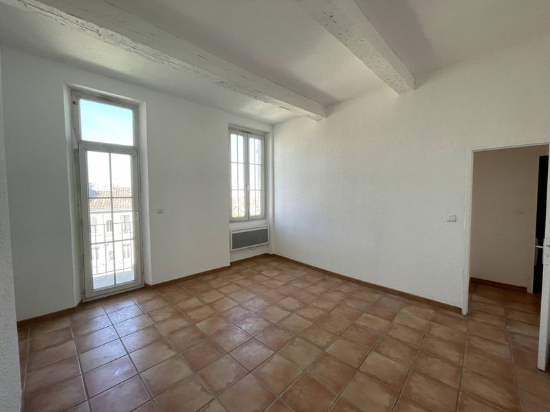 A louer T3 rénové  70 m² Cours Julien 13006 Marseille