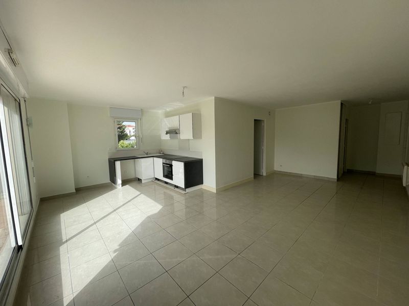 A louer appartement 4 pièces avec terrasse et balcon limitrophe Croix Rouge / Allauch 13013 Marseille