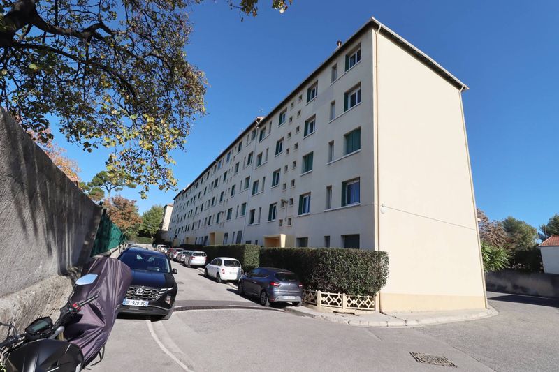 A louer appartement 3 pièces entièrement rénové Montolivet 13012 Marseille