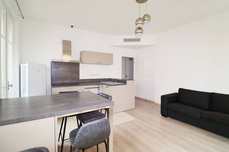 A louer Type 2 38 m² Meublé  Rue de la république 13002 Marseille