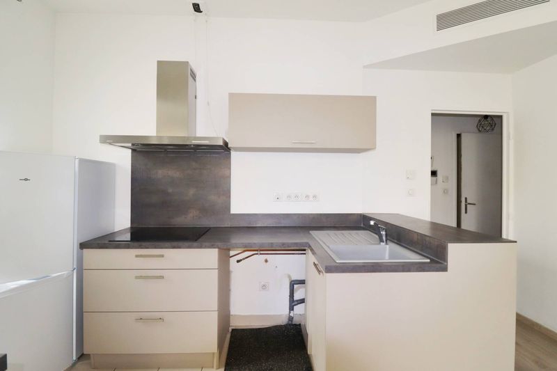 A louer Type 2 38 m² Meublé  Rue de la république 13002 Marseille