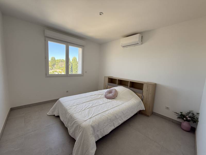 A louer 1er étage et dernier d'une maison, entièrement rénové, 5 pièces, terrasses, jardin Château Gombert 13013 Marseille 