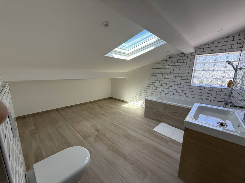 A louer 1er étage et dernier d'une maison, entièrement rénové, 5 pièces, terrasses, jardin Château Gombert 13013 Marseille 