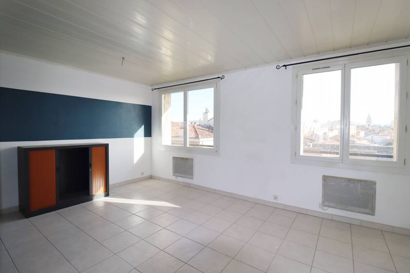 A louer centre du village de Saint Barnabé appartement 1 pièce 13012 Marseille