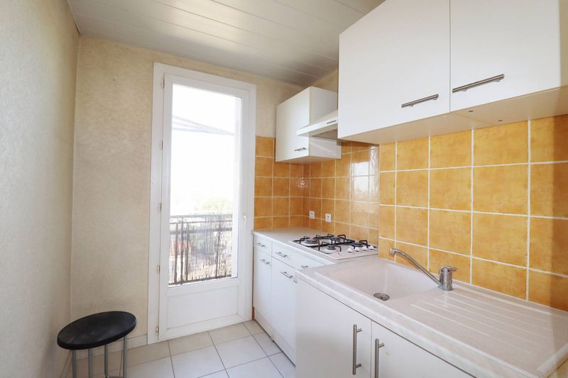 A louer centre du village de Saint Barnabé appartement 1 pièce 13012 Marseille