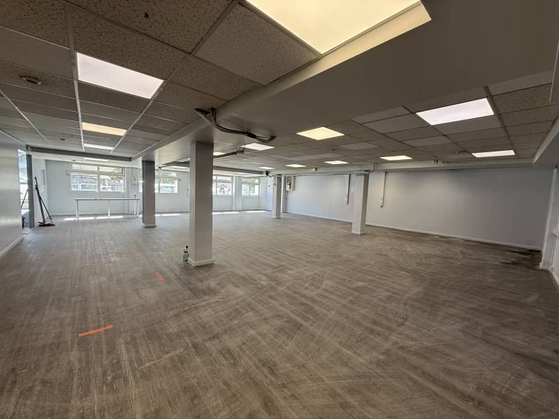 A louer local d'activité 245 m² (professions commerciales ou professionnelles) secteur Chartreux 13004 Marseille