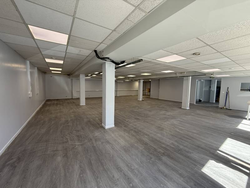 A louer local d'activité 245 m² (professions commerciales ou professionnelles) secteur Chartreux 13004 Marseille