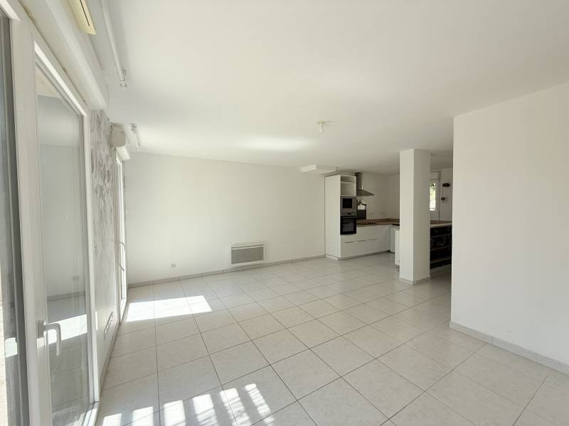 À louer – Maison T4 avec terrasse, jardinet et parkings – Marseille 14e (Sainte-Marthe)