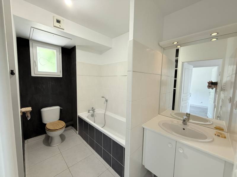 À louer – Maison T4 avec terrasse, jardinet et parkings – Marseille 14e (Sainte-Marthe)