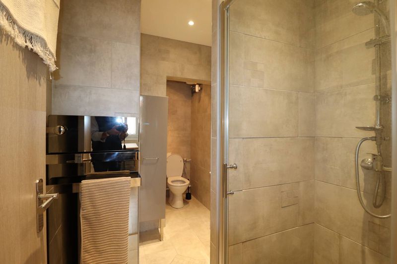 salle de douche A louer appartement meublé 2 pièces de 35 m² à proximité du centre du village de Saint Barnabé 13012 Marseille