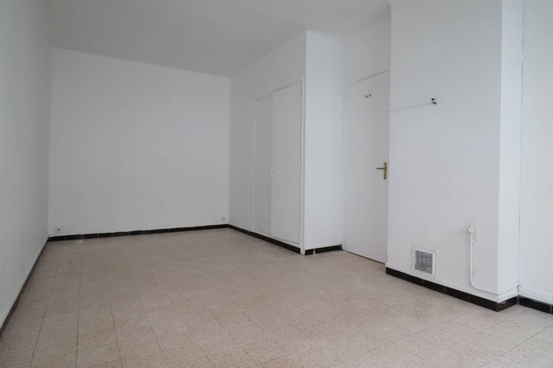 A la location à Marseille 13005 la Timone appartement t1