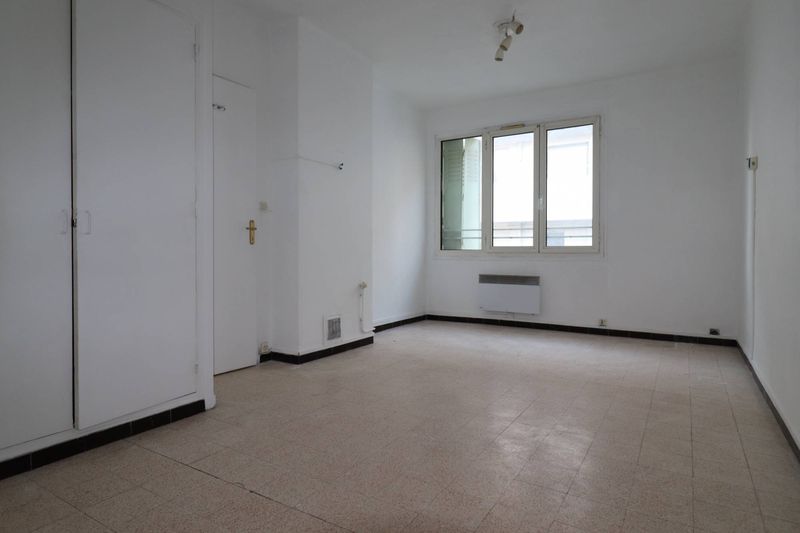 A la location à Marseille 13005 la Timone appartement t1