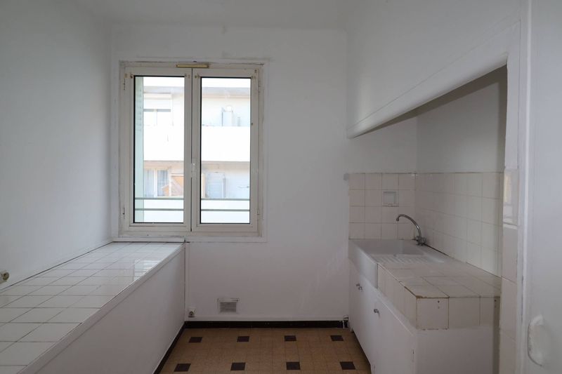 A la location à Marseille 13005 la Timone appartement t1